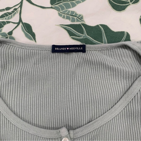 Brandy Melville Zelly longsleeves - Picture 4 of 4